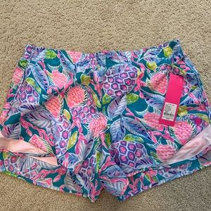 Lilly Pulitzer Ocean Trail shorts in Maldives Green Turtle Wave, Luxletic NWT